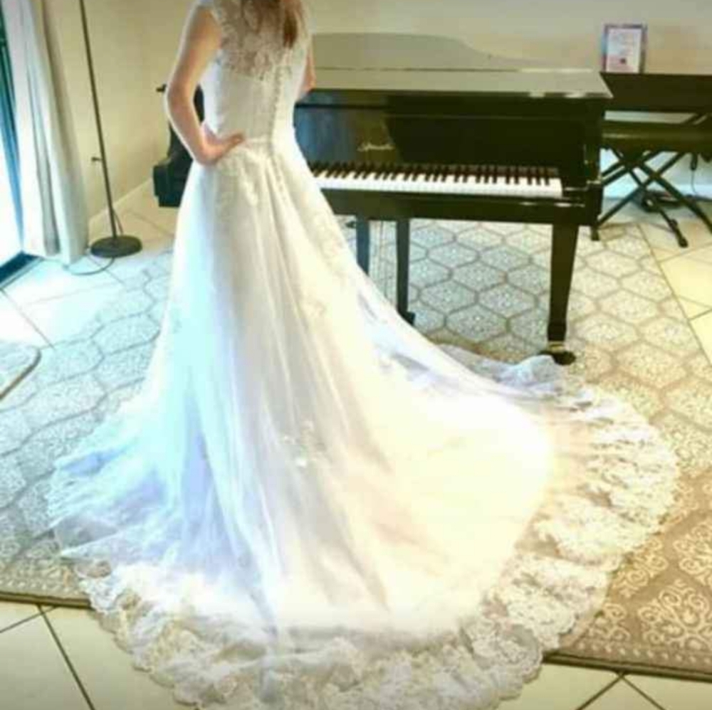 Lace wedding dress